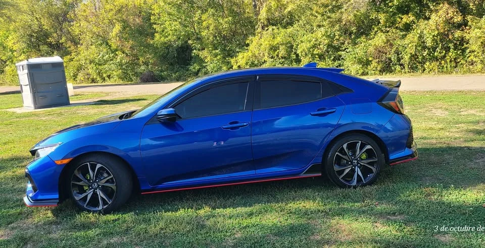 2019 Honda Civic 10th Gen - Image 9 of 12