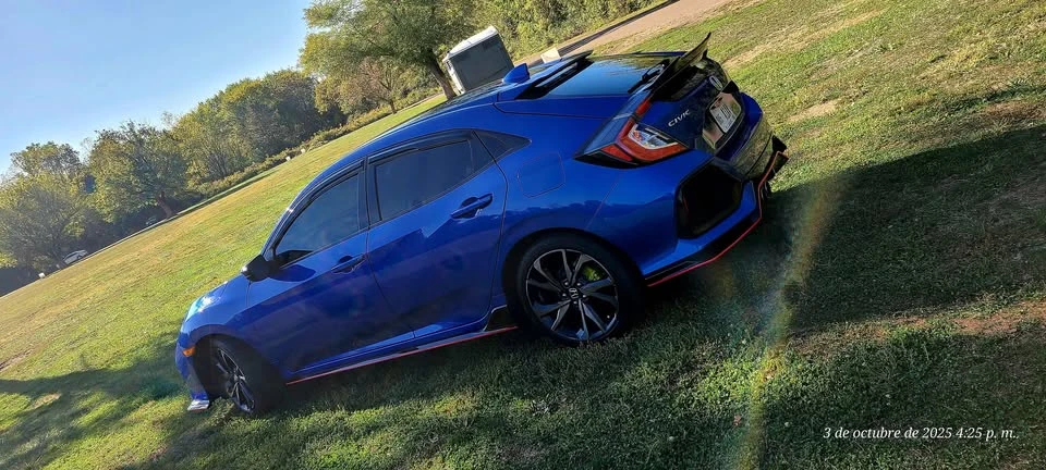 2019 Honda Civic 10th Gen - Image 8 of 12