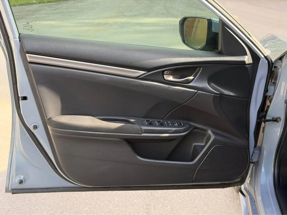 2019 Honda Civic 10th Gen - Image 9 of 19