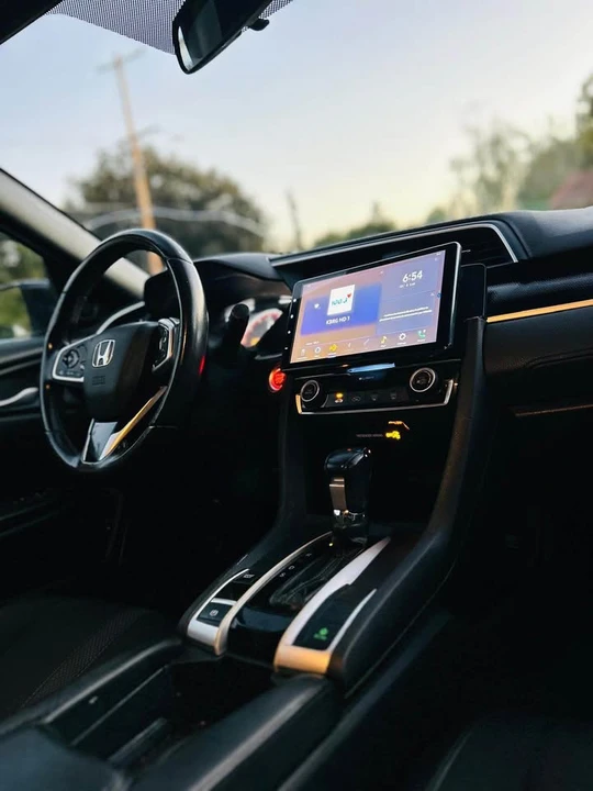 2019 Honda Civic 10th Gen - Image 9 of 15