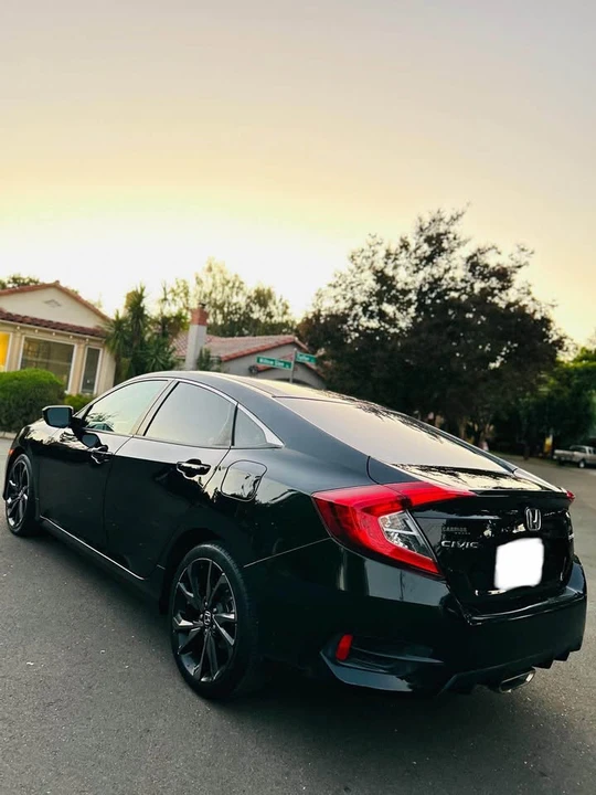 2019 Honda Civic 10th Gen - Image 8 of 15