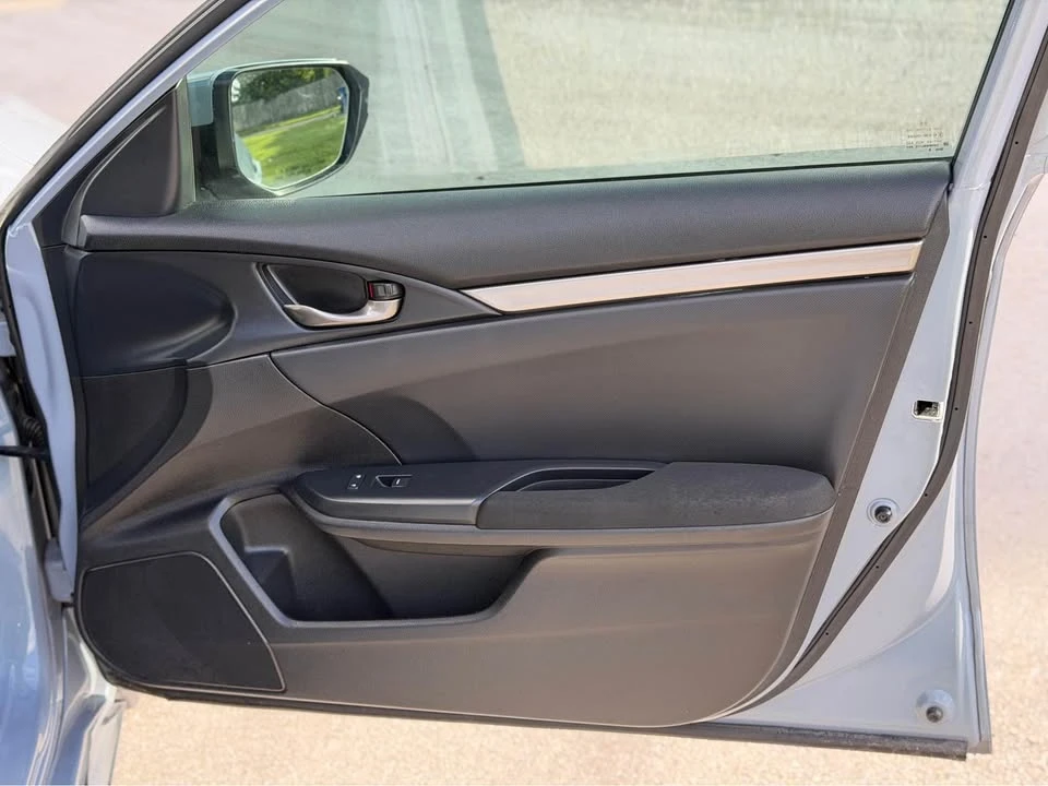 2019 Honda Civic 10th Gen - Image 18 of 19