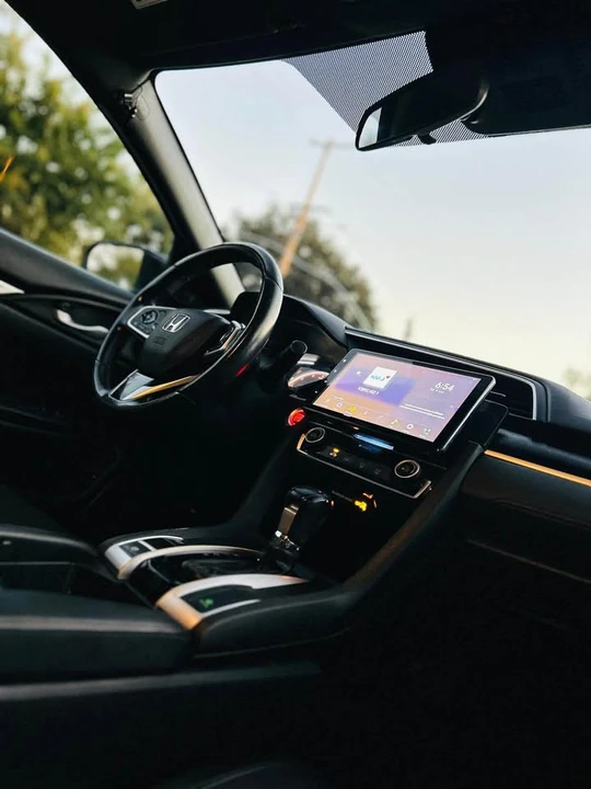 2019 Honda Civic 10th Gen - Image 10 of 15