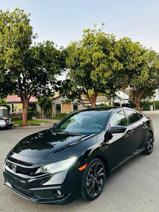 2019 Honda Civic 10th Gen - Image 2 of 15
