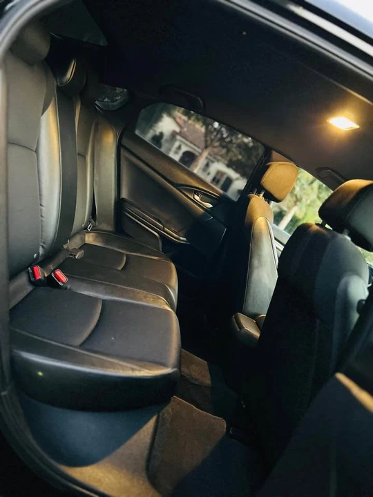 2019 Honda Civic 10th Gen - Image 11 of 15
