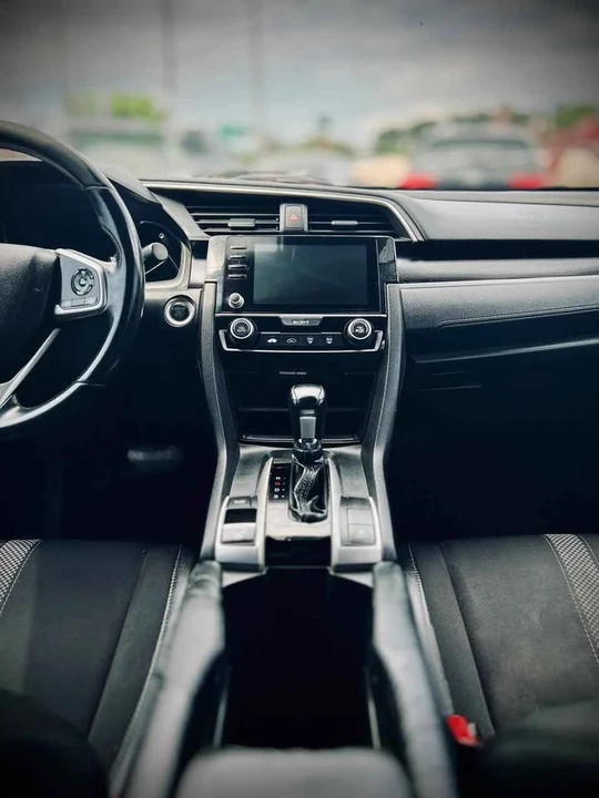 2019 Honda Civic 10th Gen - Image 6 of 12