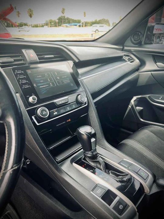 2019 Honda Civic 10th Gen - Image 10 of 12