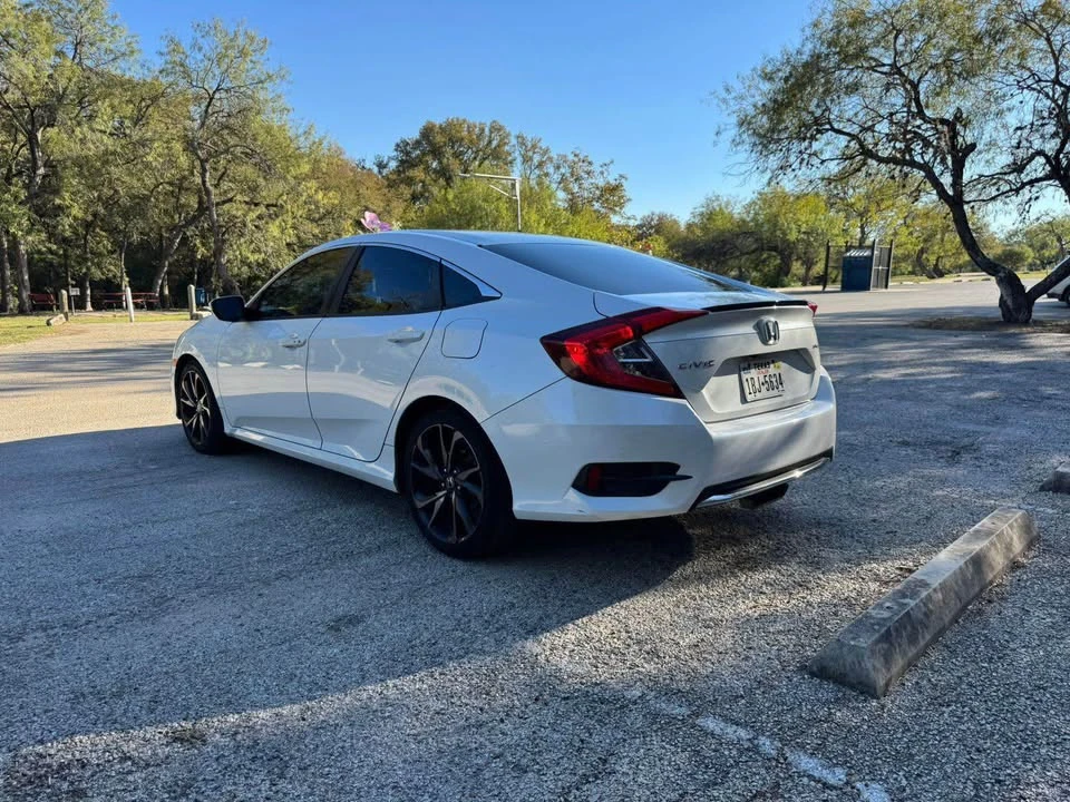 2019 Honda Civic 10th Gen - Image 6 of 13
