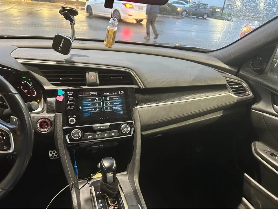 2019 Honda Civic 10th Gen - Image 4 of 11