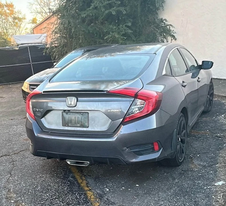 2019 Honda Civic 10th Gen - Image 2 of 11