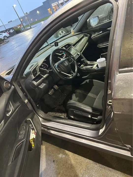 2019 Honda Civic 10th Gen - Image 6 of 11