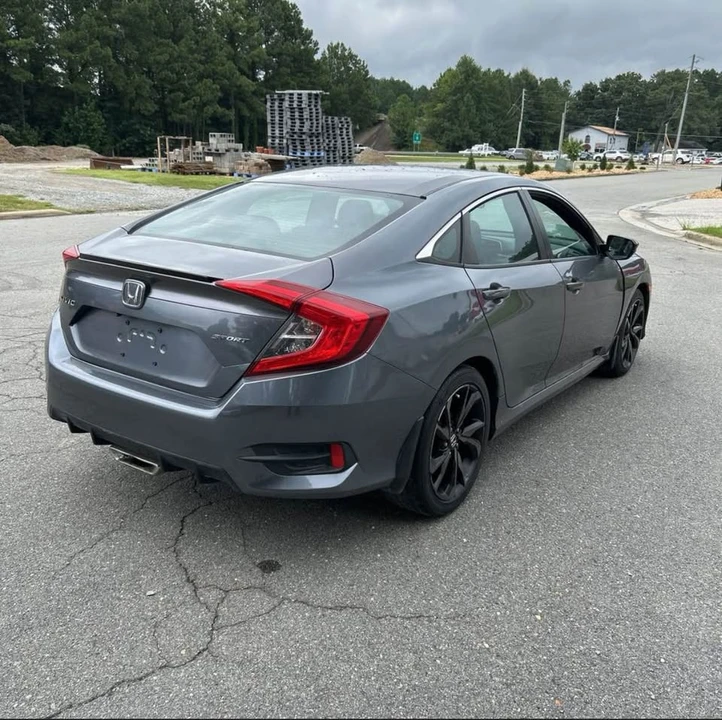 2019 Honda Civic 10th Gen - Image 5 of 18
