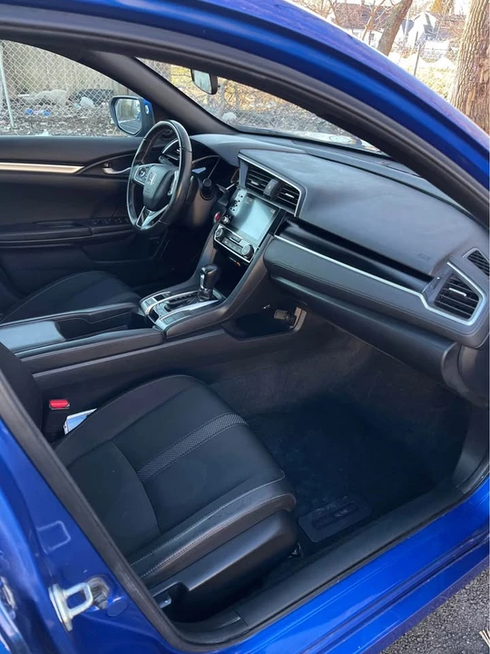 2019 Honda Civic 10th Gen - Image 11 of 16