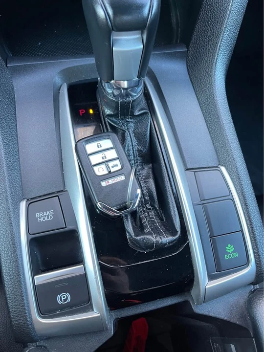 2019 Honda Civic 10th Gen - Image 12 of 16