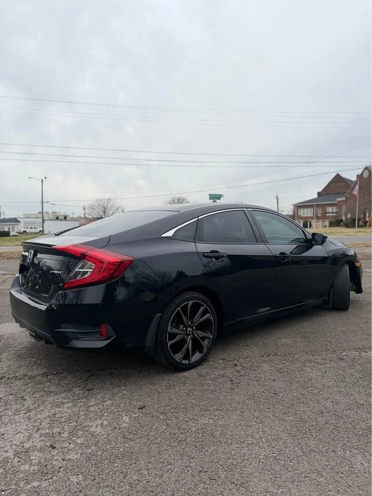 2019 Honda Civic 10th Gen - Image 5 of 15