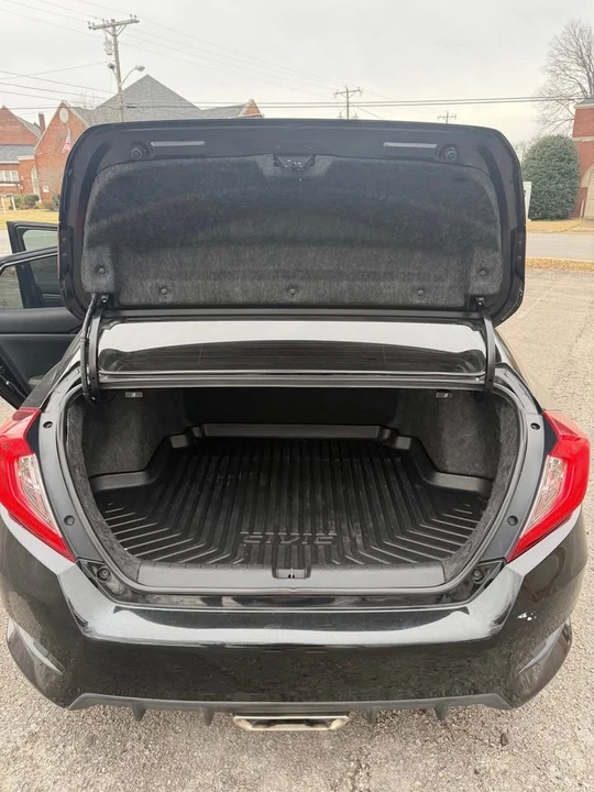 2019 Honda Civic 10th Gen - Image 9 of 15