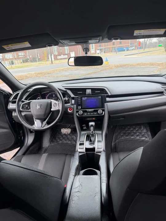 2019 Honda Civic 10th Gen - Image 12 of 15