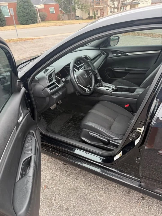 2019 Honda Civic 10th Gen - Image 7 of 15