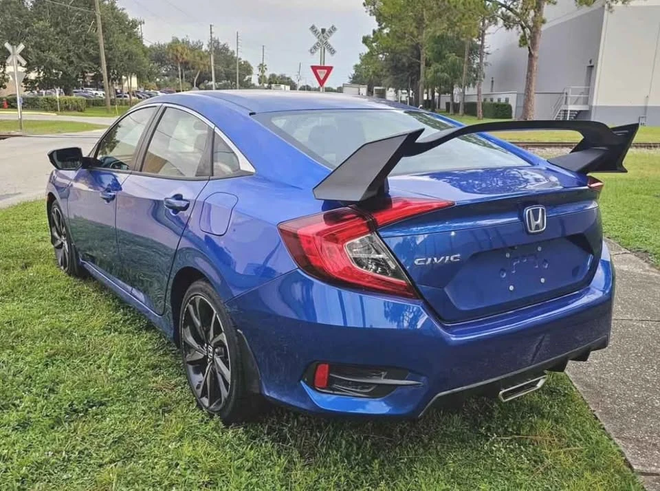 2019 Honda Civic 10th Gen - Image 4 of 9