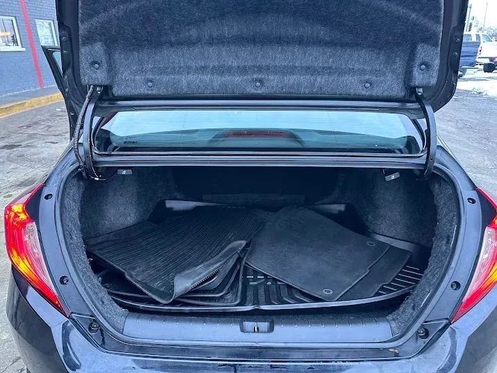 2019 Honda Civic 10th Gen - Image 13 of 20