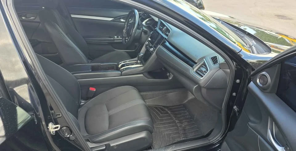 2019 Honda Civic 10th Gen - Image 6 of 9