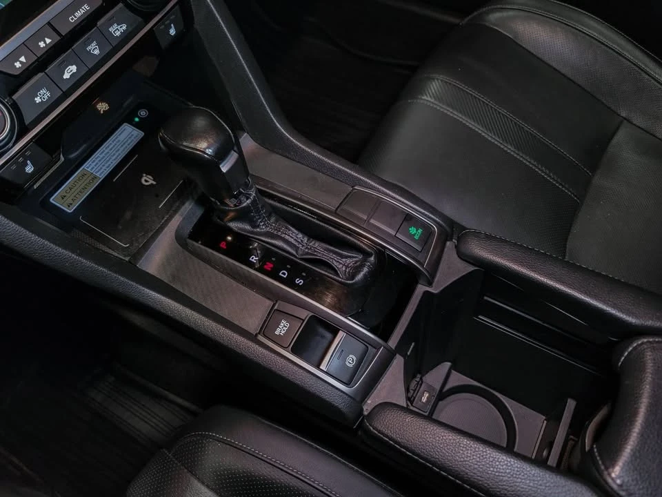 2019 Honda Civic 10th Gen - Image 11 of 16