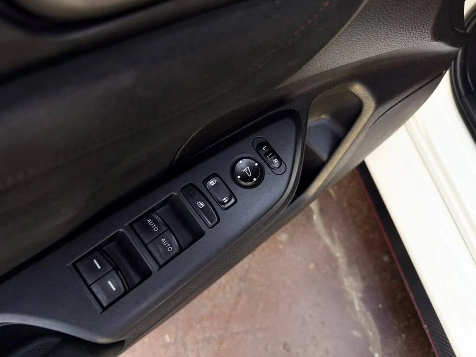2019 Honda Civic 10th Gen - Image 12 of 19