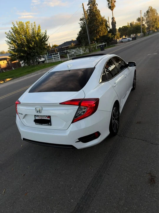 2019 Honda Civic 10th Gen - Image 5 of 11