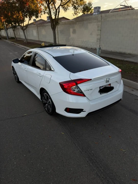 2019 Honda Civic 10th Gen - Image 6 of 11