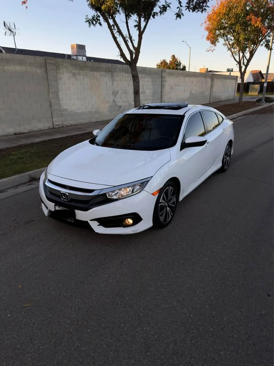 2019 Honda Civic 10th Gen - Image 2 of 11