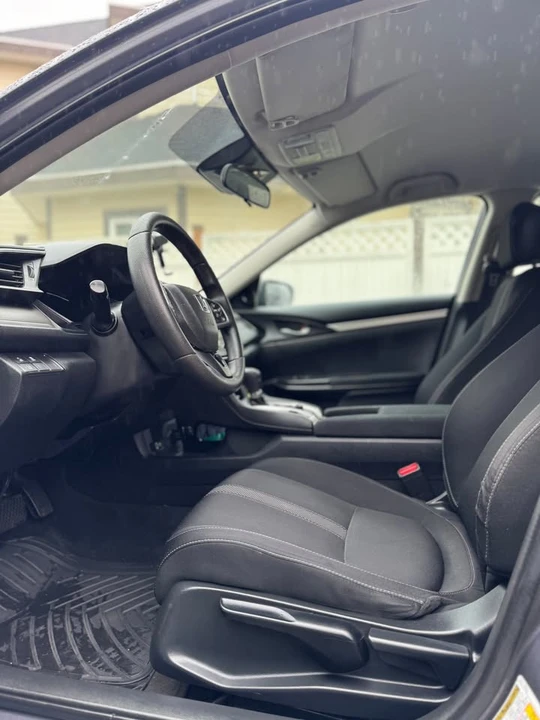 2019 Honda Civic 10th Gen - Image 10 of 15