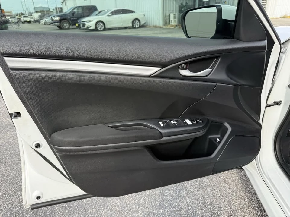 2019 Honda Civic 10th Gen - Image 8 of 16