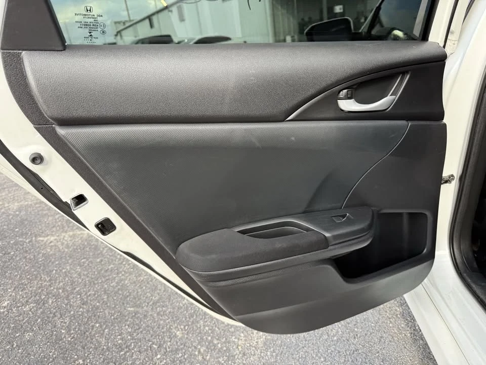 2019 Honda Civic 10th Gen - Image 13 of 16