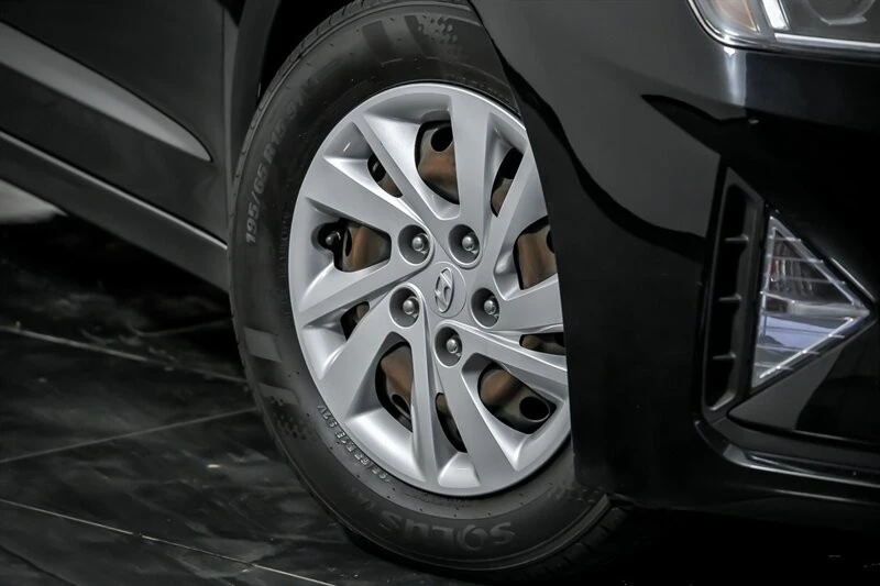 2019 Hyundai Elantra - Image 3 of 21