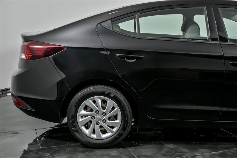 2019 Hyundai Elantra - Image 11 of 21