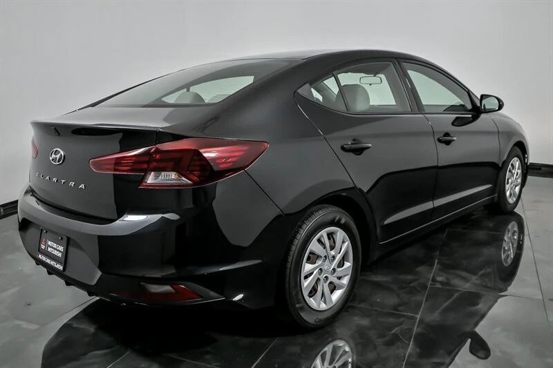 2019 Hyundai Elantra - Image 10 of 21