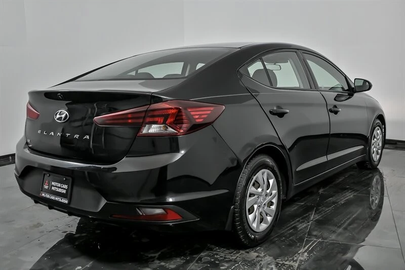 2019 Hyundai Elantra - Image 10 of 21