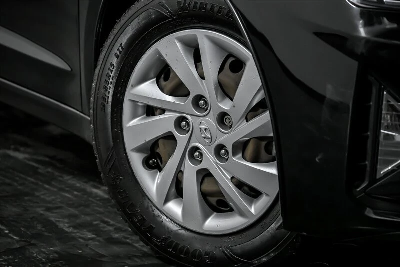 2019 Hyundai Elantra - Image 3 of 21