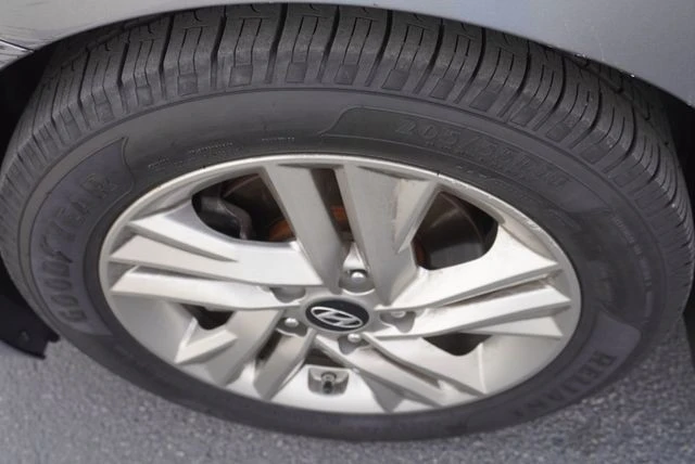 2019 Hyundai Elantra - Image 13 of 21