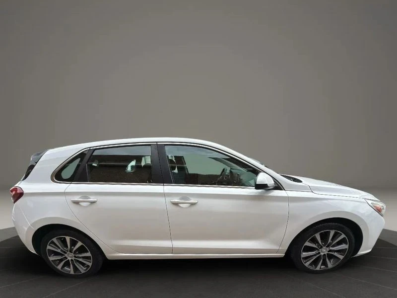 2019 Hyundai Elantra - Image 4 of 12