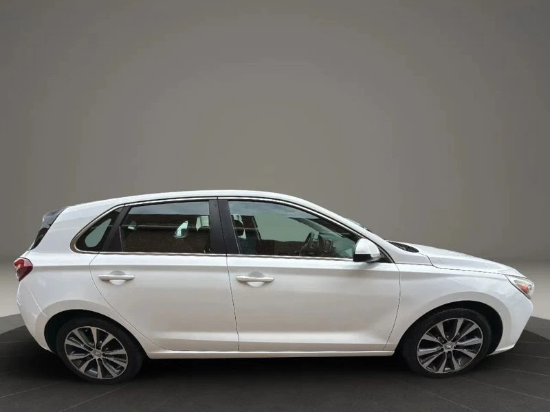2019 Hyundai Elantra - Image 4 of 12