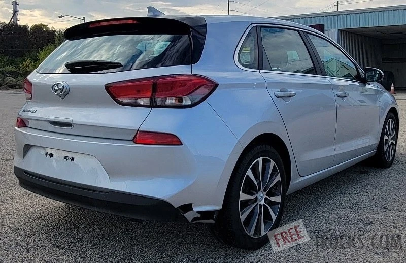 2019 Hyundai Elantra - Image 8 of 12