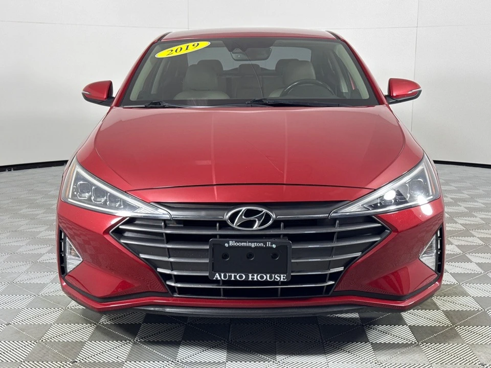 2019 Hyundai Elantra - Image 10 of 12