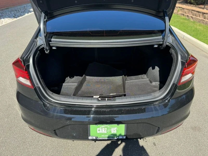 2019 Hyundai Elantra - Image 10 of 12