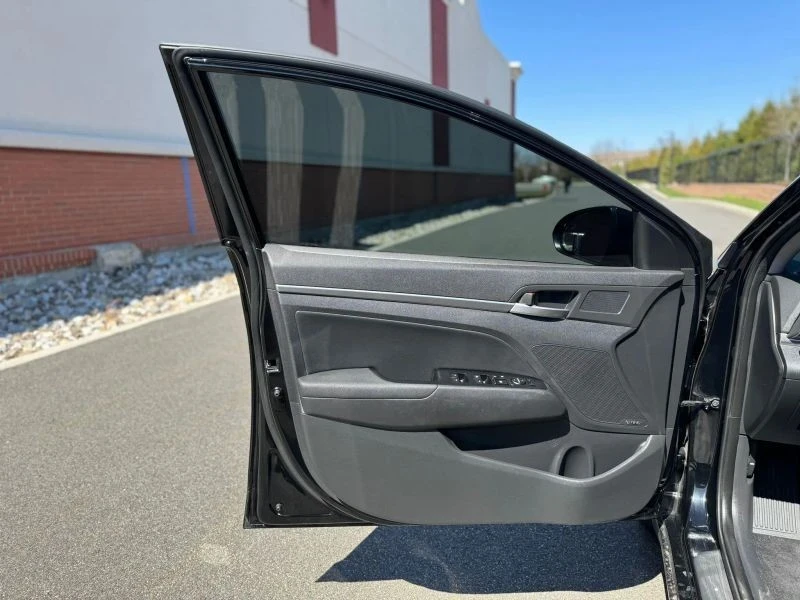 2019 Hyundai Elantra - Image 11 of 12