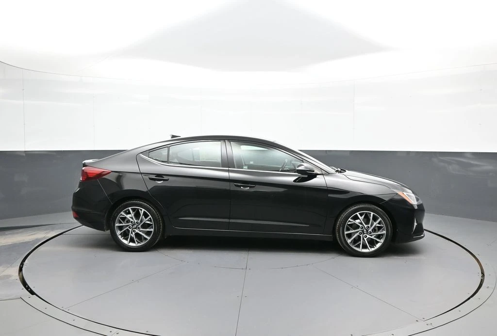 2019 Hyundai Elantra - Image 5 of 12