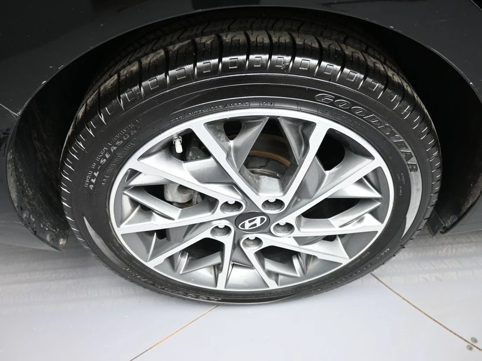 2019 Hyundai Elantra - Image 12 of 12