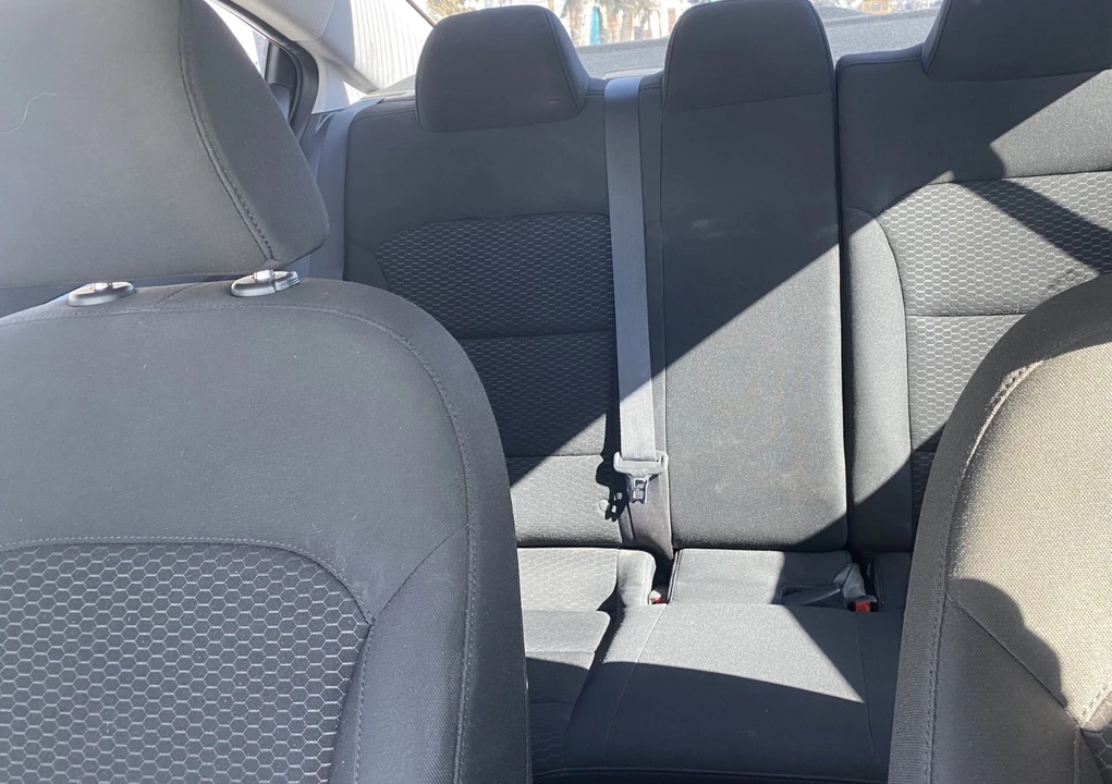 2019 Hyundai Elantra - Image 6 of 9