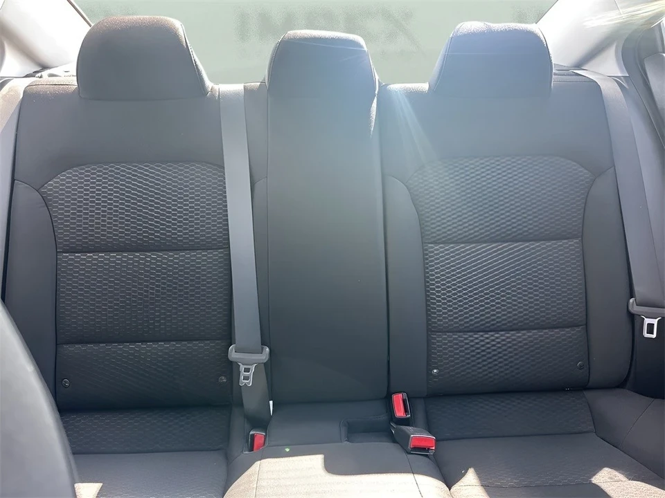 2019 Hyundai Elantra - Image 10 of 12