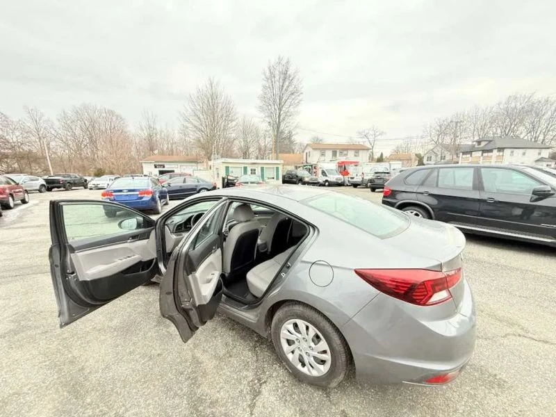 2019 Hyundai Elantra - Image 9 of 12